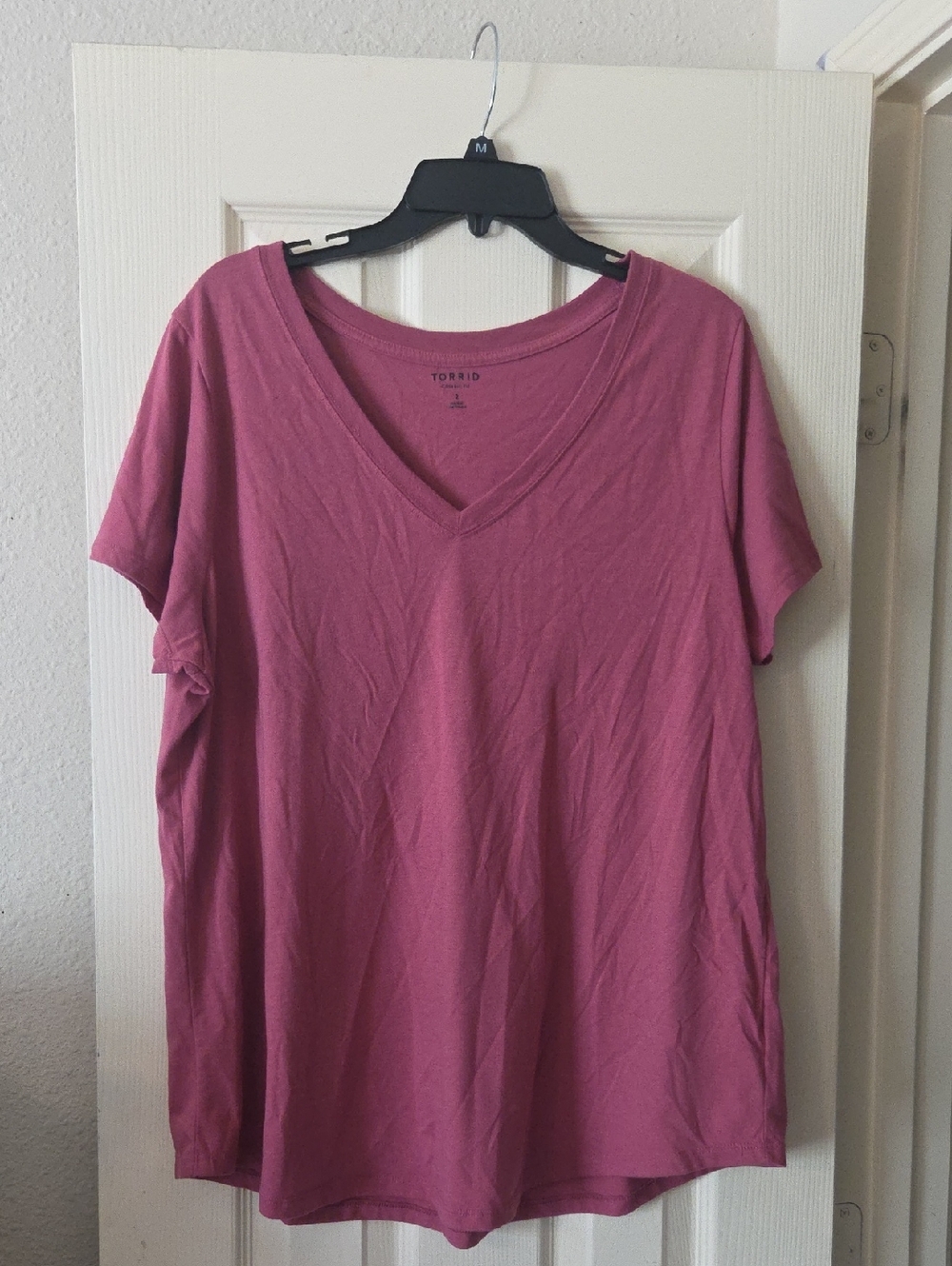 Torrid Short Sleeve V-Neck Tee in Mauve Pink